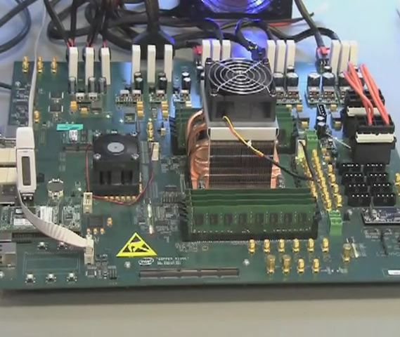 Experimentální 48jádrový procesor Intel v testovací platformě