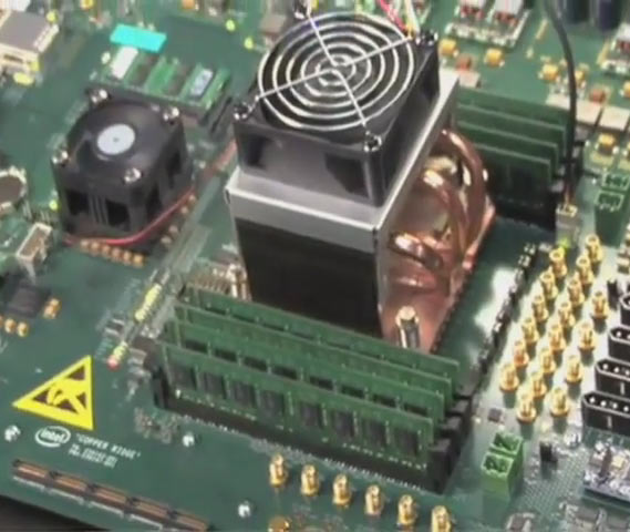 Experimentální 48jádrový procesor Intel pod chladičem