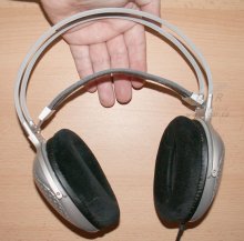 Teac PowerMax HP-10: Nenapnutý středový pásek sluchátek