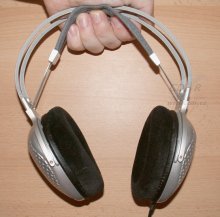Teac PowerMax HP-10: Napnutý středový pásek sluchátek
