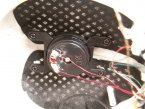 Teac PowerMax HP-10: vibrační reproduktor (subwoofer) uvnitř slu