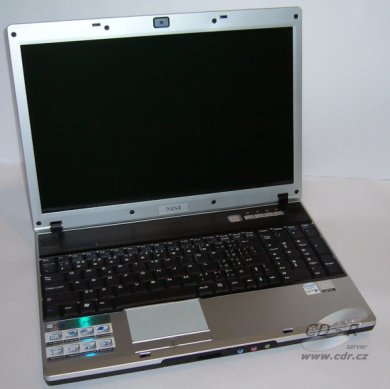 Otevřený notebook MegaBook M662