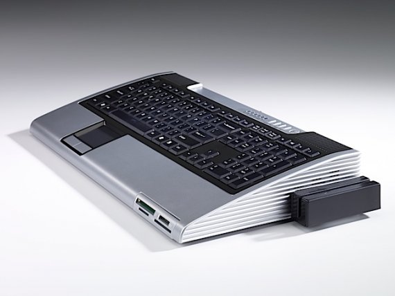 Commodore PC (se čtečkou magnetických proužků karet?)