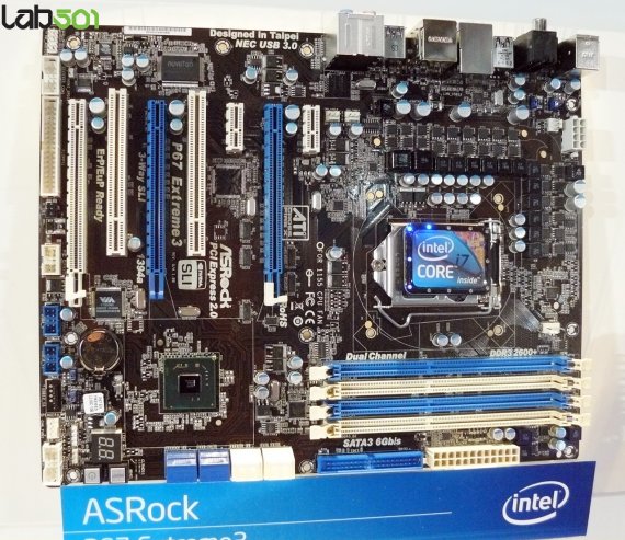 Computex 2010 - stánek Intelu: ASRock P67 Extreme3