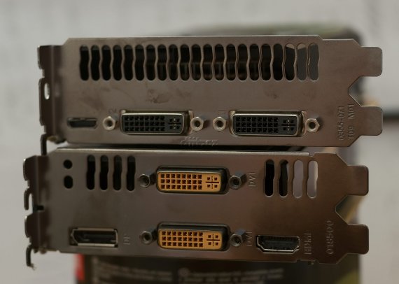 GeForce GTX 460: referenční + Zotac, záslepky