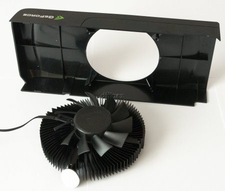 GeForce GTS 450: referenční, chladič