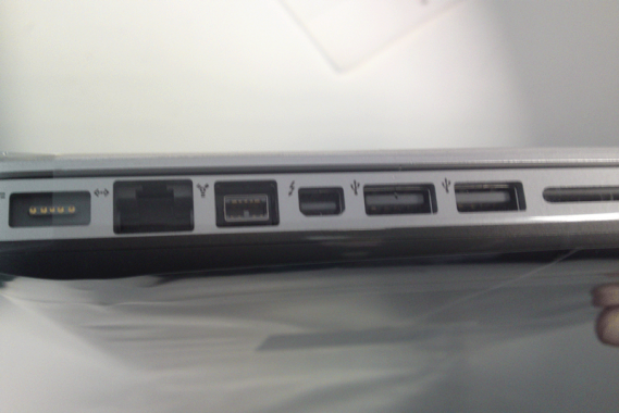 MacBook Pro s Thunderbolt portem (Mini DisplayPort)
