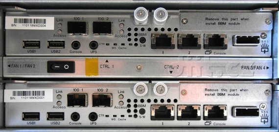 QSAN P600Q - porty na dvou kontrolerech