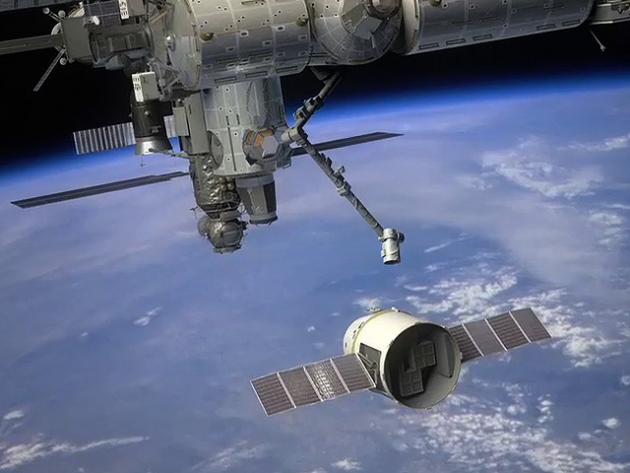 SpaceX Dragon před spojením s ISS