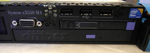 IBM x3550 M4 - Přední panel, konektory