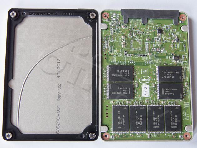Intel SSD 330 Series 60GB - vnitřek - strana s flash čipy