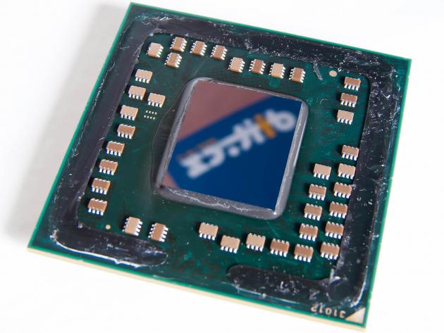 Nahý procesor AMD A8-3870K (bez tepelného rozvaděče, s vyčištěným jádrem)