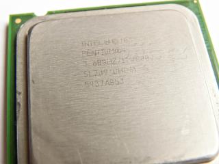 Intel Pentium 4 560 (3,6 GHz) - popisky na heatspreaderu