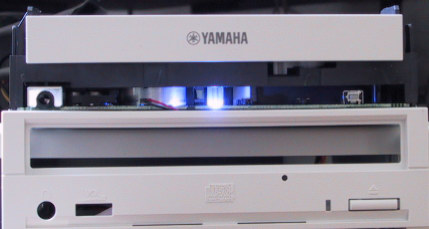 Yamaha F1 - Sejmutý přední panel