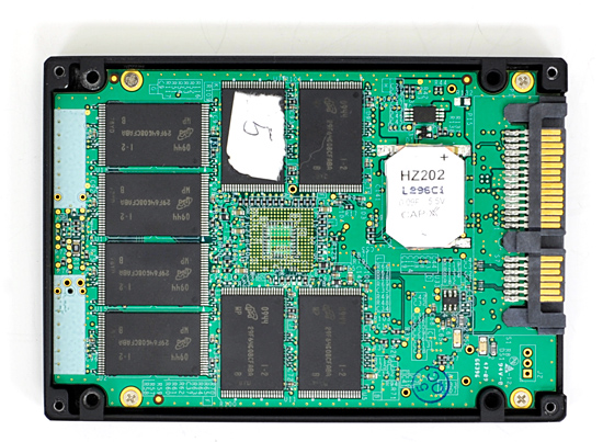 OCZ Vertex 2 Pro SSD - velký kondenzátor