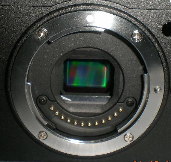 Nikon X810 mirrorless, bajonet a snímač
