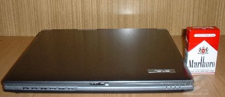 ASUS M2400N - přední panel