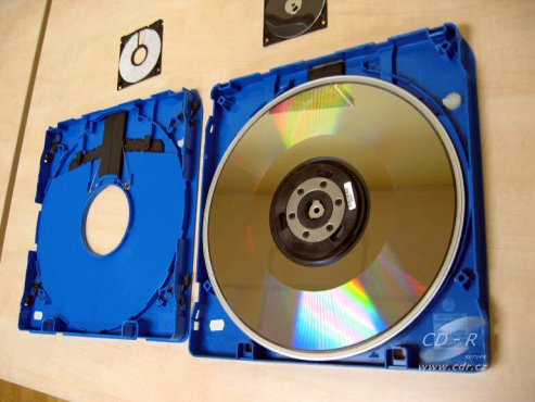 LaserDisc přepisovatelné médium LaserDrive rozebrané