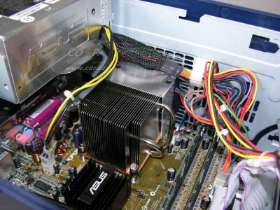 Asus S-presso S1-P111: pohled dovnitř na osazený motherboard