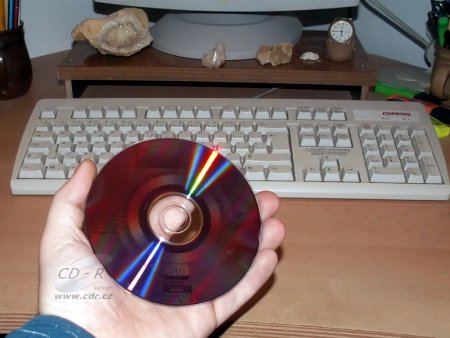 Více reálný pohled na LabelFlash vypálené DVD z datové strany