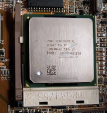 S620 uvnitř - Procesor Pentium 4