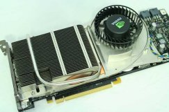 GeForce 8800 Ultra, odstraněný krycí plech chladiče