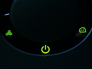 Zelené LED pod indikačními ikonami