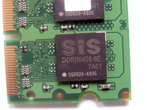 DDR2 čipy SiS na SO-DOMM modulu