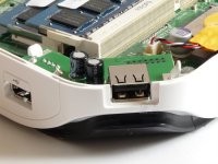 Nvidia Ion - Acer AspireRevo R3600: USB porty na předním horním rohu
