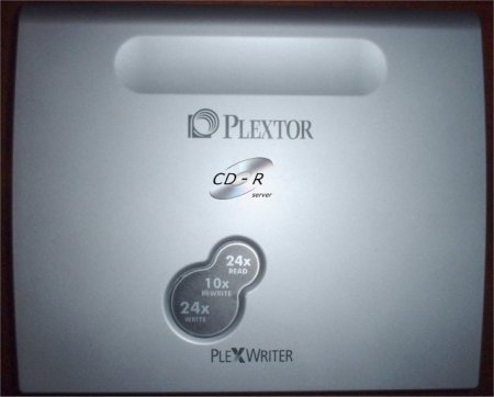 Plextor PX-S2410TU Horní pohled