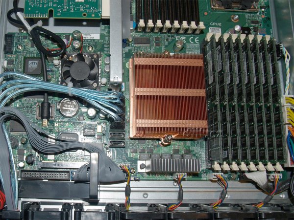  Paměti a procesor pod chladičem