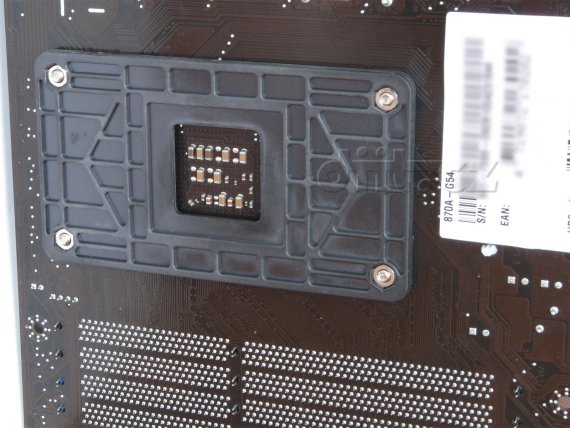 MSI 870A-G54 - spodní strana u socketu