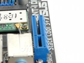 ASUS AT5IONT-I Deluxe - otevřený PCI Express ×4 slot