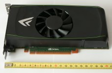 GeForce GTS 450: referenční, čelní pohled