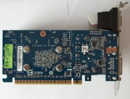 GeForce GT 430: zadní pohled