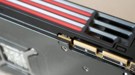 Radeon HD 6950: přepínač BIOSů