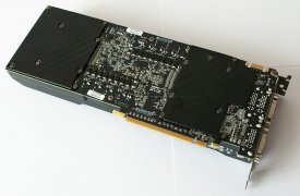 GeForce GTX 590: zadní strana