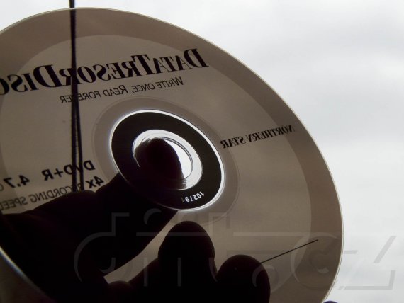 Data Tresor Disc - průhlednost vypáleného disku proti obloze