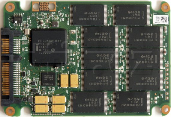 Intel SSD 320 Series 160GB - PCB s flash čipy, řadičem a cache