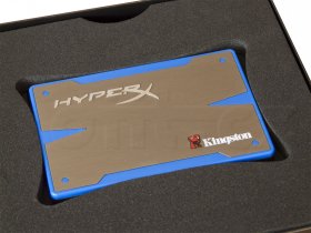 Kingston HyperX SSD 120GB uložený v krabici