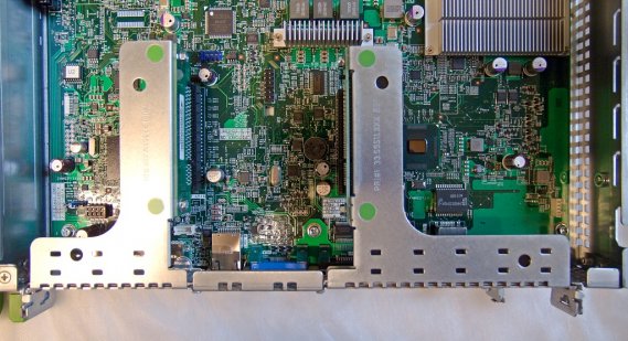 Fujitsu Primergy RX200 S6 - místo pro PCI-E karty
