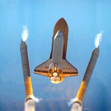 Odhazování startovacích raketových motorů SRB amerického raketoplánu (NASA)