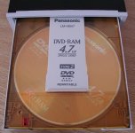 DVD-RAM mechanika s médiem s obalem