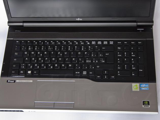 03 Fujitsu Lifebook N532 - klávesnice