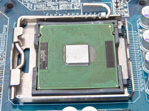 16 Intel Pentium 4 560 bez heatspreaderu v socketu LGA775 bez krytu