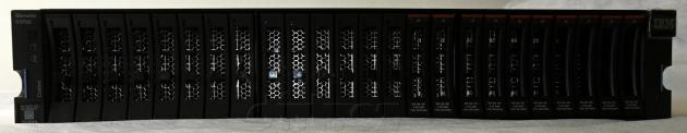 IBM Storwize V3700 - přední panel