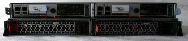 IBM Storwize V3700 - zadní pohled