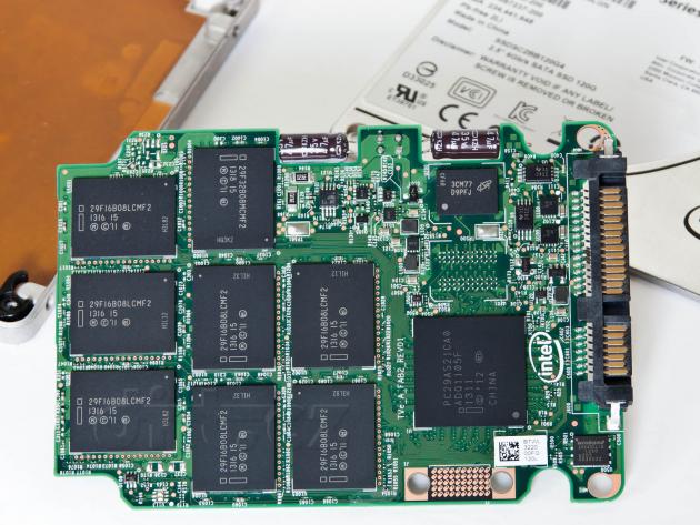 Intel SSD DC S3500 120GB - PCB, strana s čipy