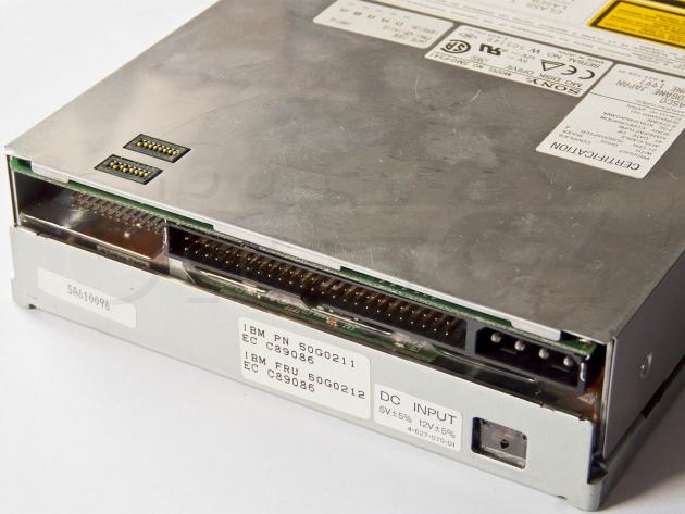 Mechanika Sony SMO-F541 - SCSI konektor, jumpery, DIP switche