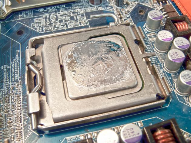 Procesor Intel Pentium 4 560 s aplikovanou CoolLaboratory Liquid Pro